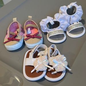 3 pairs of baby shoes 0-6Mo (size 2, 0-6Mo, size 1)